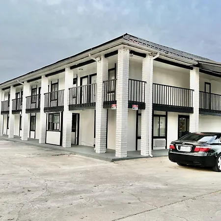 Travelodge By Wyndham Tulsa