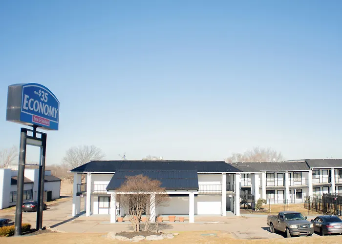 Travelodge By Wyndham Hotel Tulsa