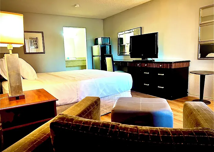 Travelodge By Wyndham Tulsa