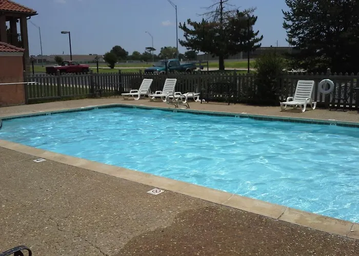 Hotel Travelodge By Wyndham 2*